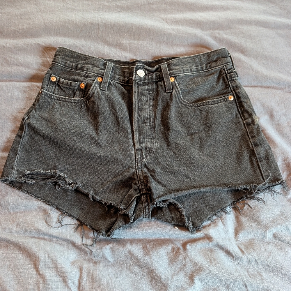 NWOT Levi’s 501 High Rise Black Distressed Shorts